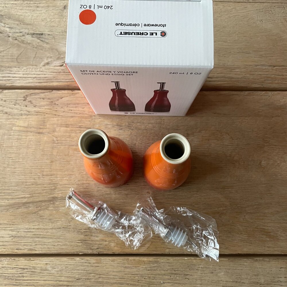 NEW Le Creuset Stoneware Classic 8 oz Oil & Vinegar Set Flame Orange - Picture 5 of 12
